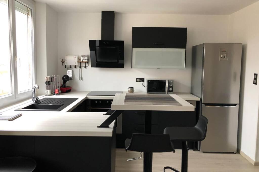 Appartement De Adrien Garage Prive Шарлевіль-Мезьєр Екстер'єр фото