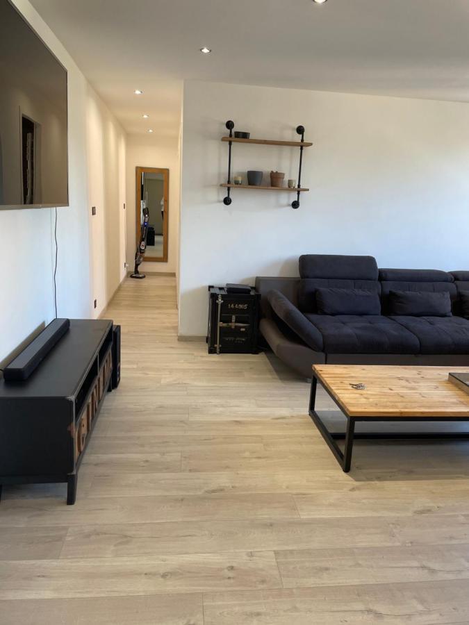 Appartement De Adrien Garage Prive Шарлевіль-Мезьєр Екстер'єр фото